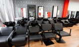 Czarne myjnie fryzjerskie w salonie Perfect Studio